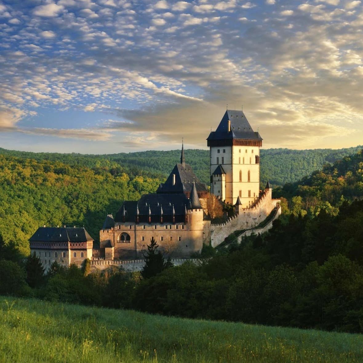 Hrady a zámky České republiky